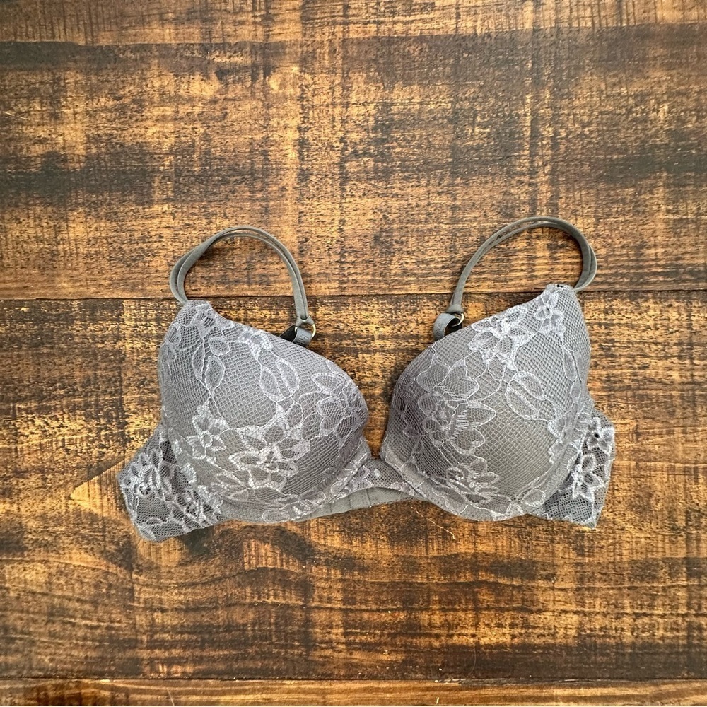 Daisy Fuentes Lace Push Up Bra- EUC